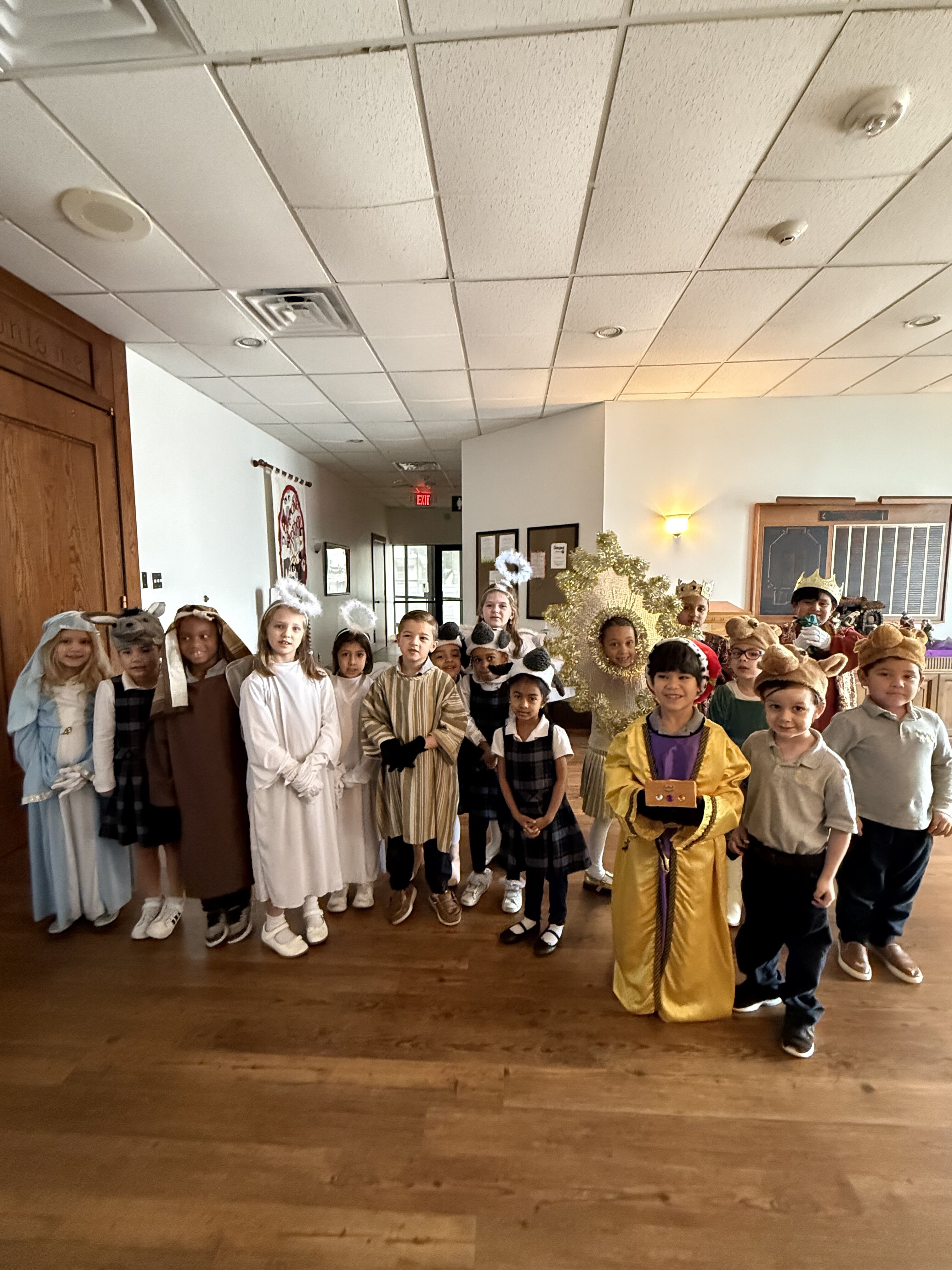 Elementary students in nativity costumes